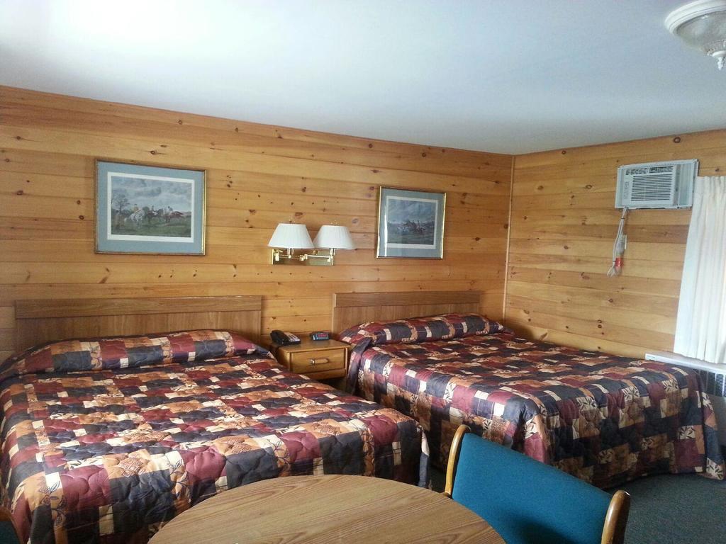 Clark'S Beach Motel Old Forge Room photo