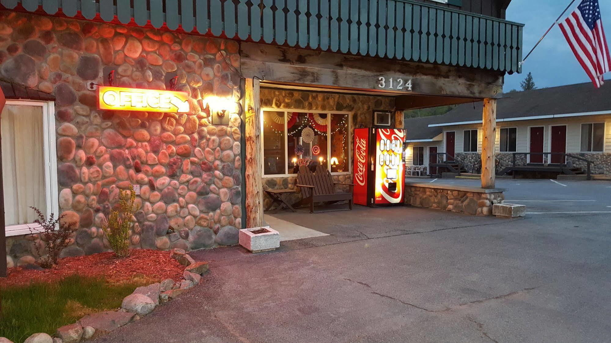 Clark'S Beach Motel Old Forge Exterior photo